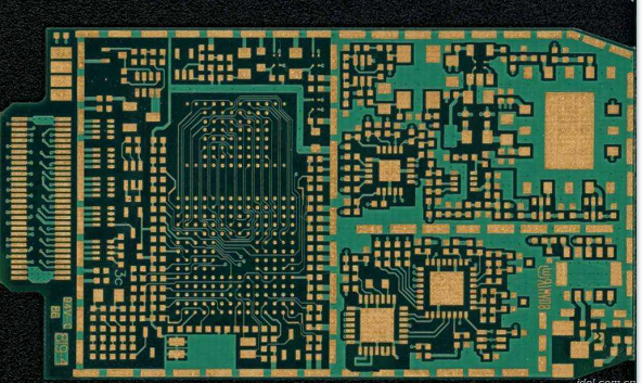 多(duō)层PCB板层压工艺需注意的三个事项